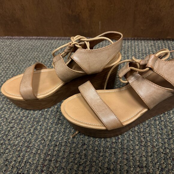 Rocket Dog Tan Wedges - Size 9 - Picture 1 of 4